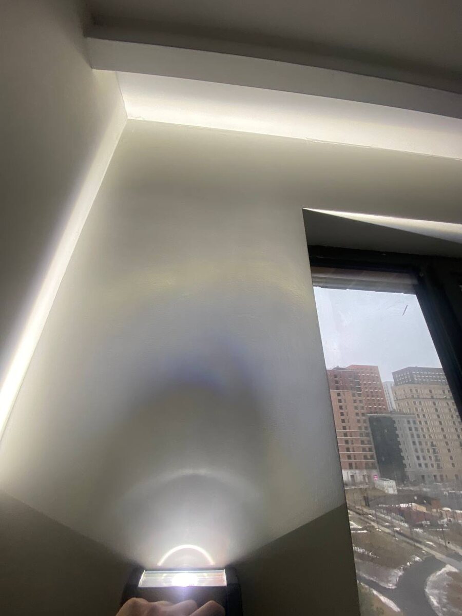 Фото: Стены проверяют лампой Лосева