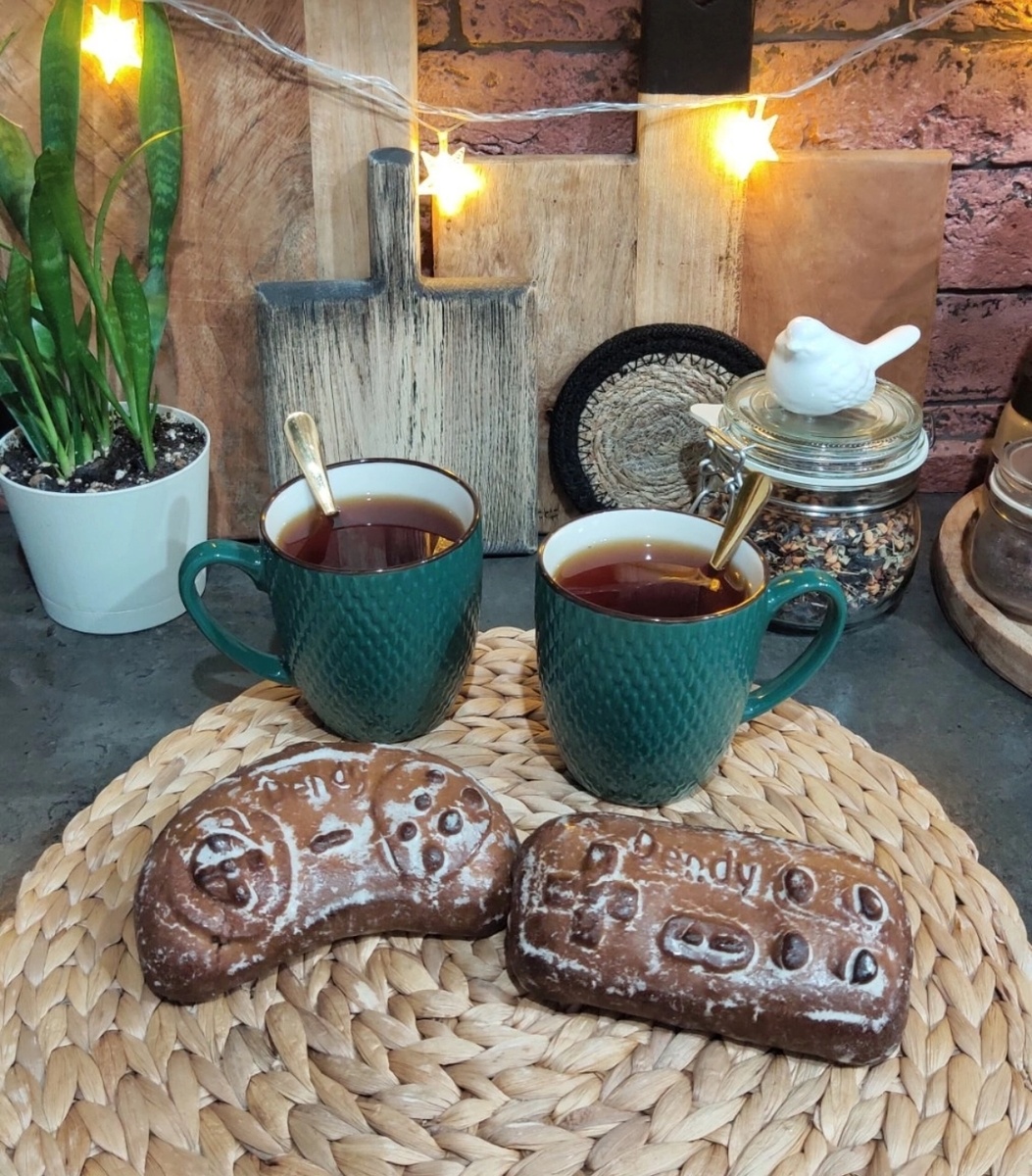 Вкусные джойстики Sega и Famicom (надпись Денди для привлечения внимания 😁)