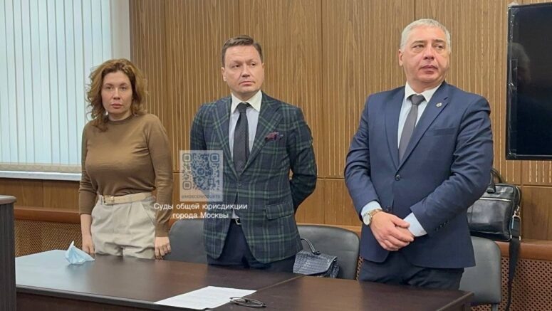    Янина Копайгородская с адвокатами /t.me/moscowcourts