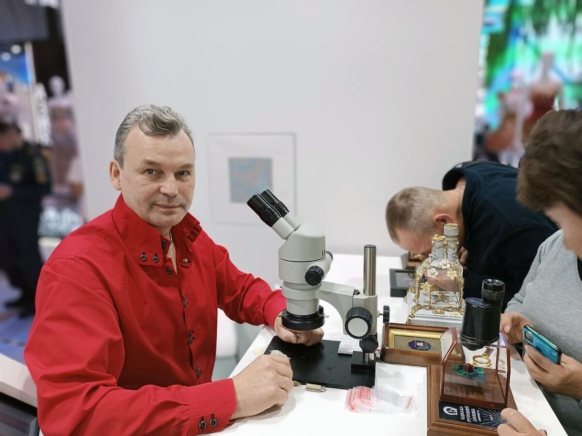    В Ханты-Мансийске представлены уникальные микроминиатюры российскооо "Левши"