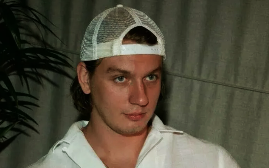 на фото Игорь Макаров в молодости 