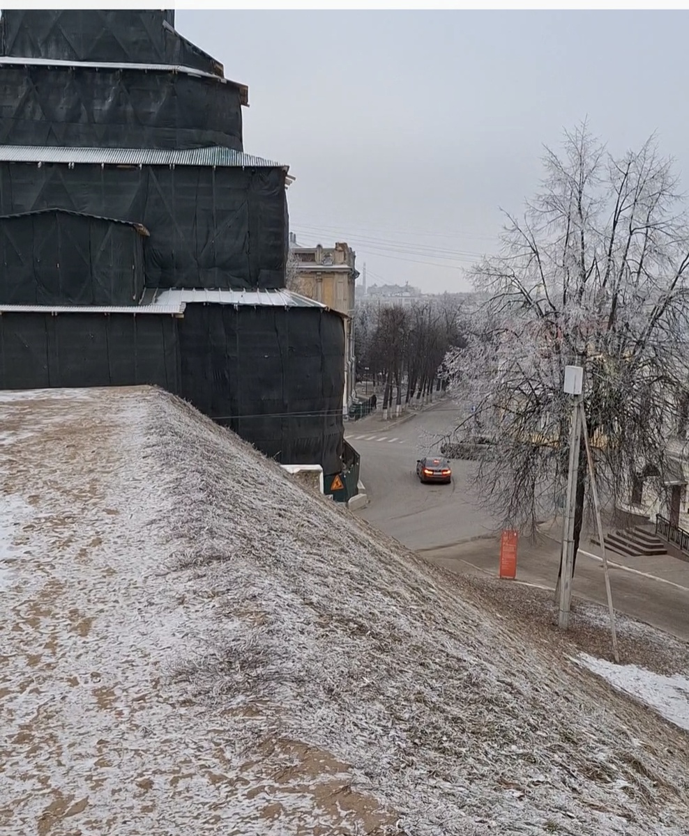 Фото автора. На чёрном отчётливо виден угол подъёма вала.