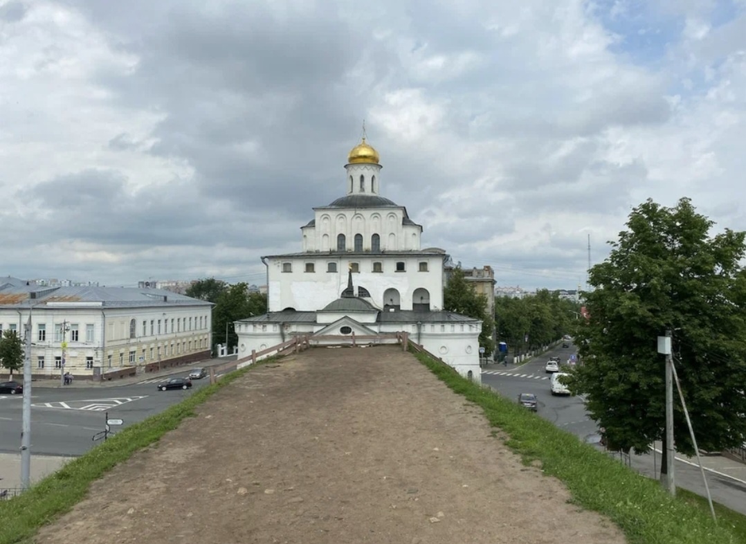 Фото из открытых источников. Вид на Золотые ворота до реконструкции с Козлового вала.