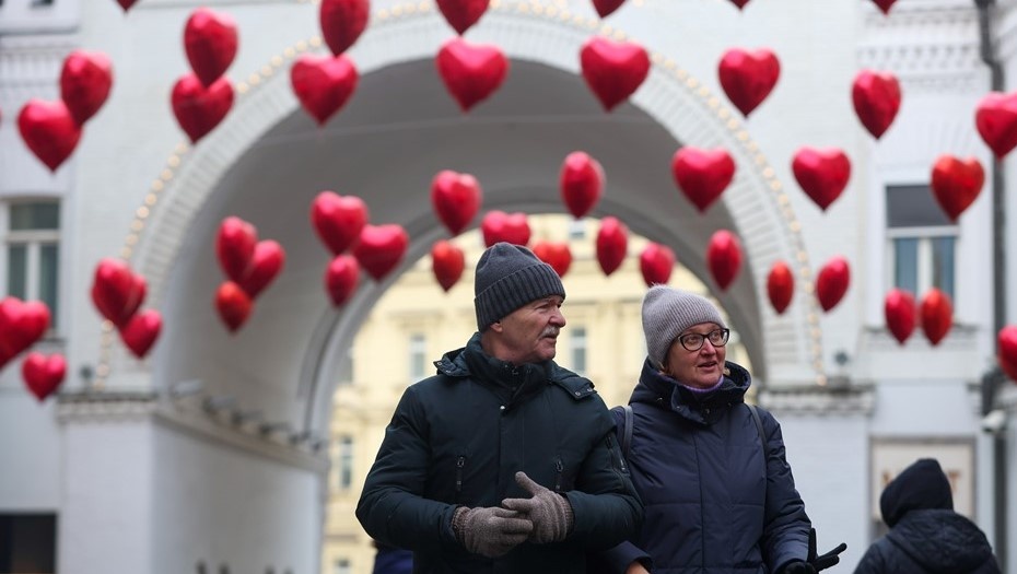    Москва. Украшения ко Дню всех влюбленных в Третьяковском проезде. Автор фото: ТАСС