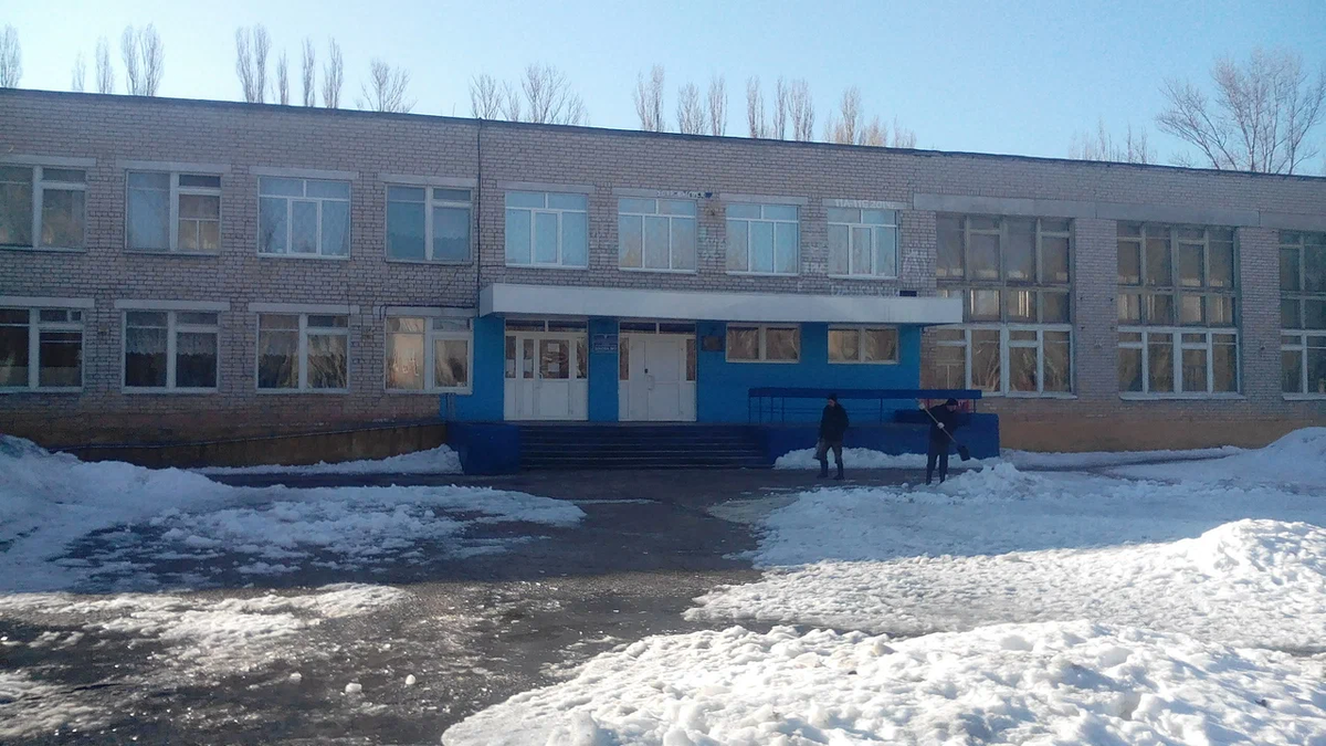 На фото школа № 3 г. Балашов