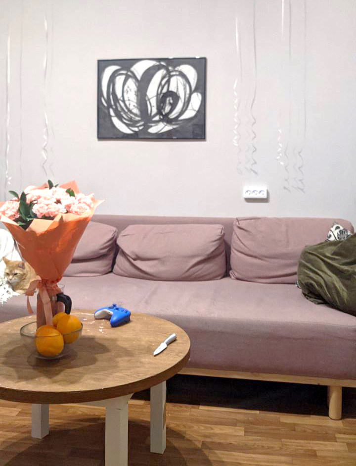 бесформенные подушки стали портить вид дивана.