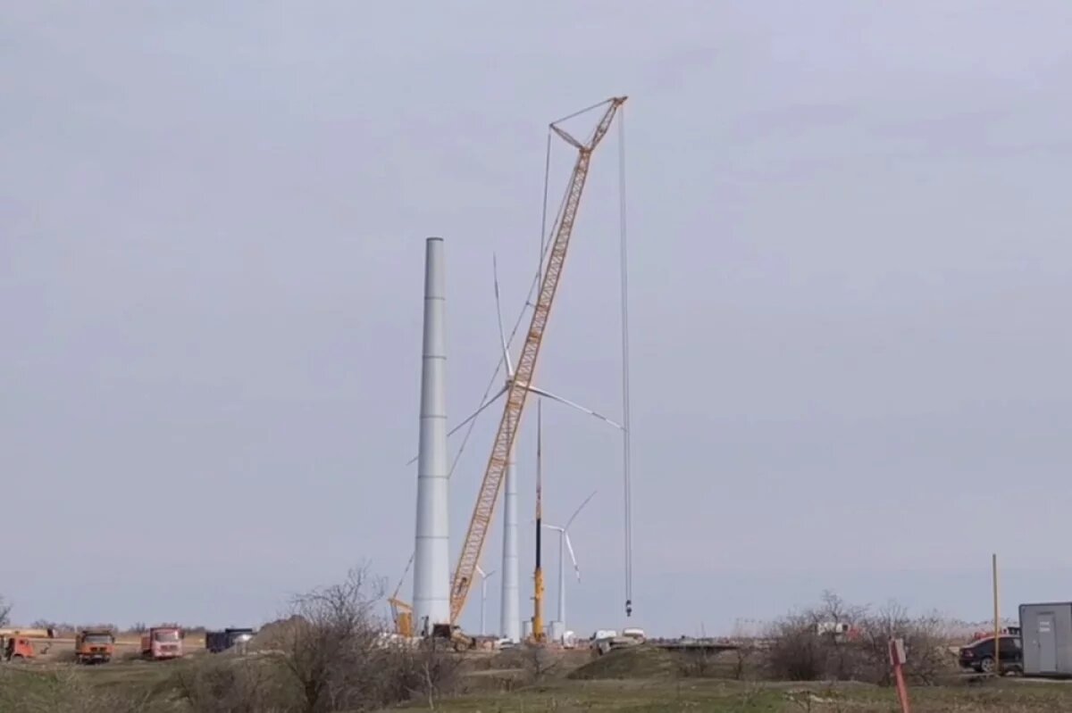    На Новолакской ВЭС возведены уже семь ветроустановок.