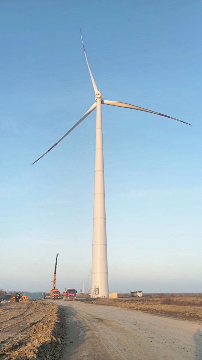    Первый ветряк в Новолакскрм районе поставили в январе. Фото: Пресс-служба Минэнерго Дагестана