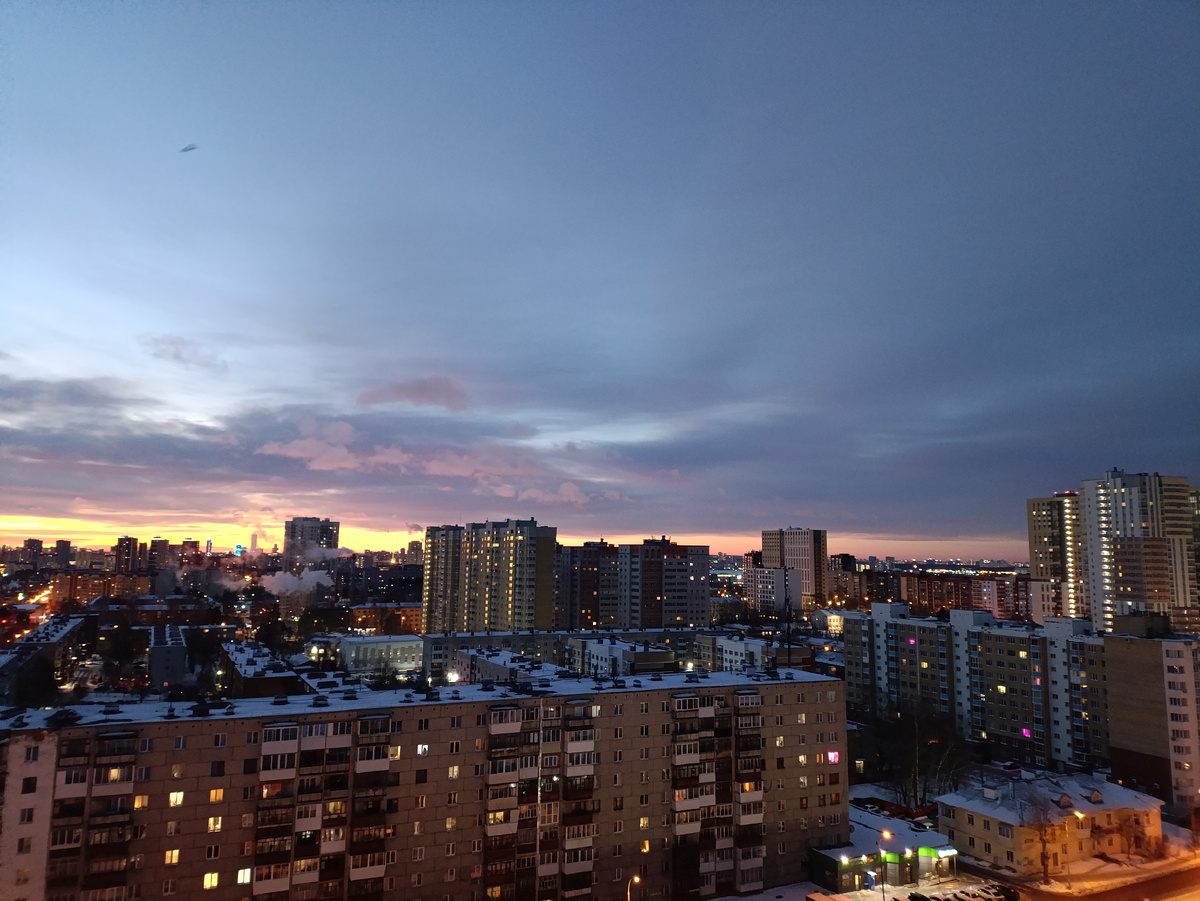 Восход, даже птицы летают