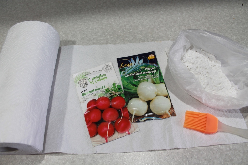  Подготовить семена, крахмал и кисточку