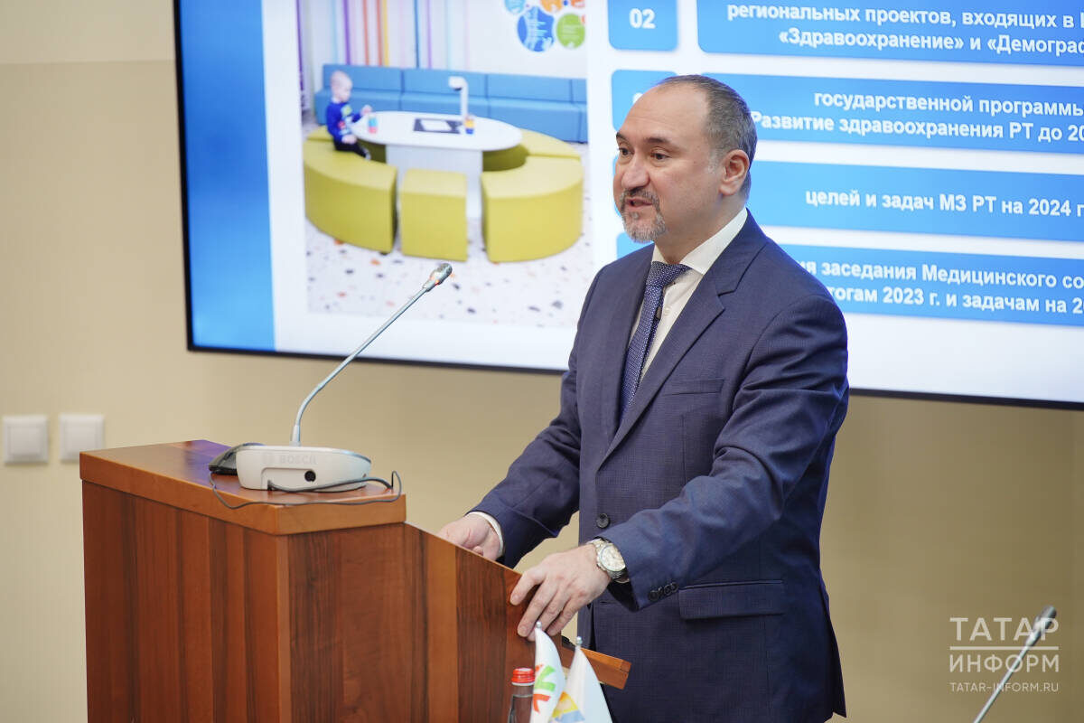 Айрат Зиатдинов: «Прошлый год стал для больницы годом новых достижений. Внедрялись новые методы лечения, проводились уникальные операции»Фото: © Владимир Васильев / «Татар-информ»