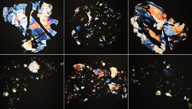 Фотографии микрочастиц лунной почвы, привезенные зондом "Чанъэ-5", выставлены на выставке, посвященной достижениям в исследовании лунной почвы, в Хэфэе, провинции Аньхой на востоке Китая, 19 апреля 2023 года.