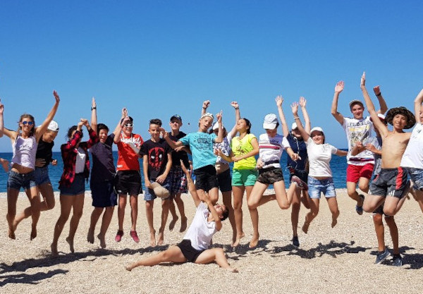 В лагере на море ребёнок загорит, накупается, укрепит иммунитет и наберётся сил на весь предстоящий учетный год