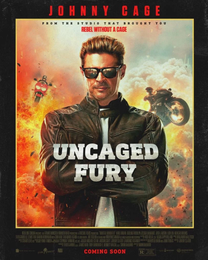 В сети появился первый кадр с Джонни Кейджем из предстоящего фильма «Мортал Комбат 2». Образ культового бойца воплотит Карл Урбан, известный по «Пацанам» и «Властелину колец».

Судя по снимку, Кейдж сохранит фирменный стиль: тёмные очки, самоуверенная улыбка и неотъемлемая харизма. Фанаты надеются, что в сиквеле боец не только продемонстрирует фирменные удары, но и привнесёт в фильм свою фирменную иронию.