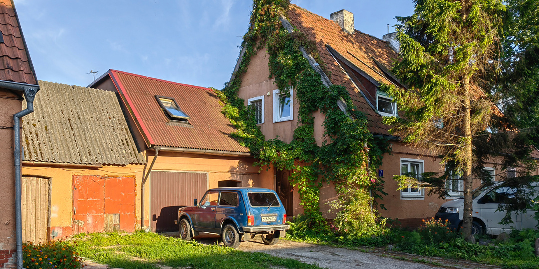 Поселение бывшей немецкой базы Люфтваффе "Нойкурен", улицы которого увековечены именами советских Героев-авиаторов (г. Пионерский)