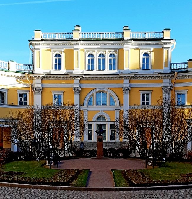 Усадьба Державина на набережной реки Фонтанки /фото из личного архива, 2019/