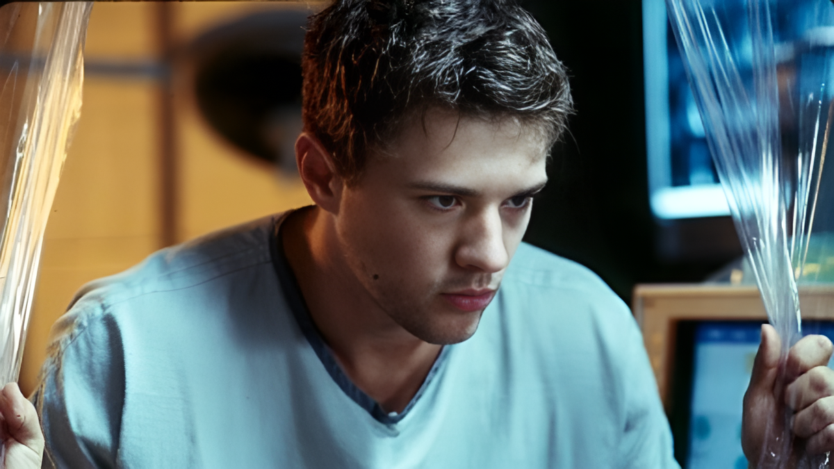 Кадр из фильма «The I Inside». Режиссер: Роланд Зузо Рихтер. Производство: Dimension Films, MDP Worldwide, Miramax Films, RCD Productions Ltd., VIP 1 Medienfonds