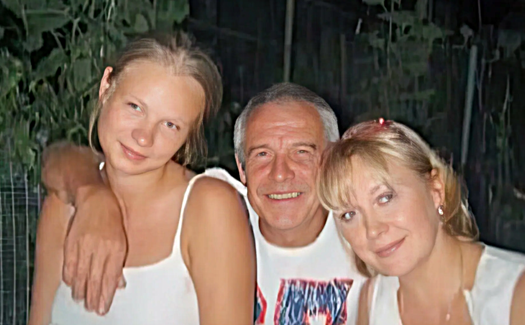 на фото Сергей Гармаш и Инна Тимофеева с дочерью