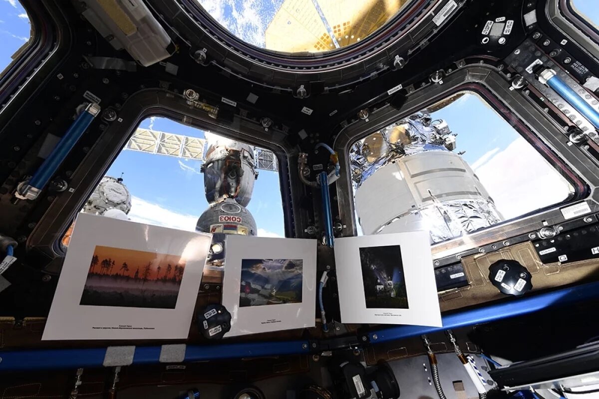    Фото Алексея Харина на МКС.