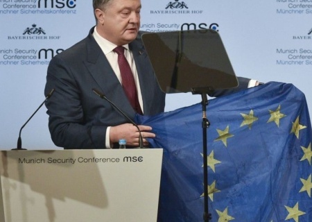    Режим Зеленского не пускает Порошенко в Мюнхен с помощью повесток