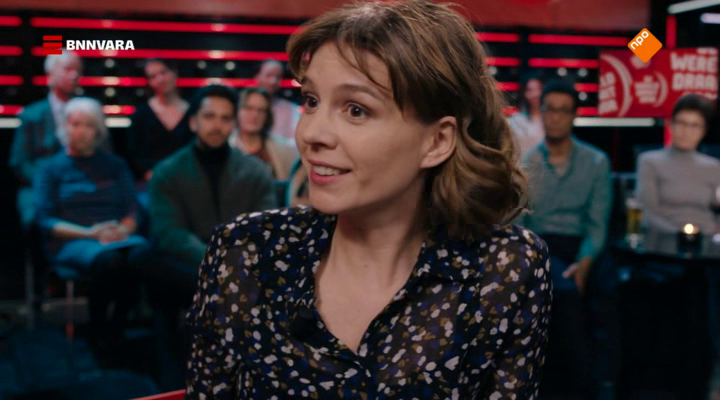 Пролистните изображение, чтобы увидеть следующий кадр из фильма «Колумнистка» (2019)