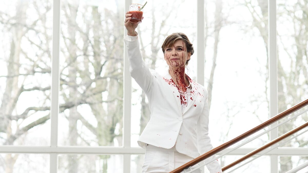 Пролистните изображение, чтобы увидеть следующий кадр из фильма «Колумнистка» (2019)