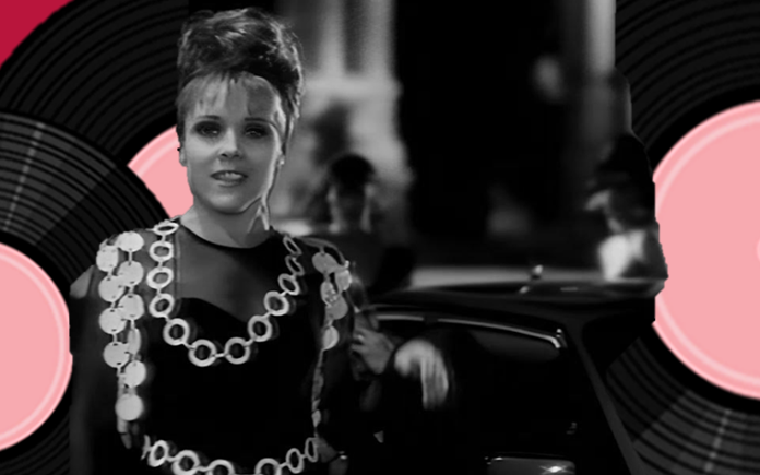 Две песни 90-го года, которые звучали из каждого утюга