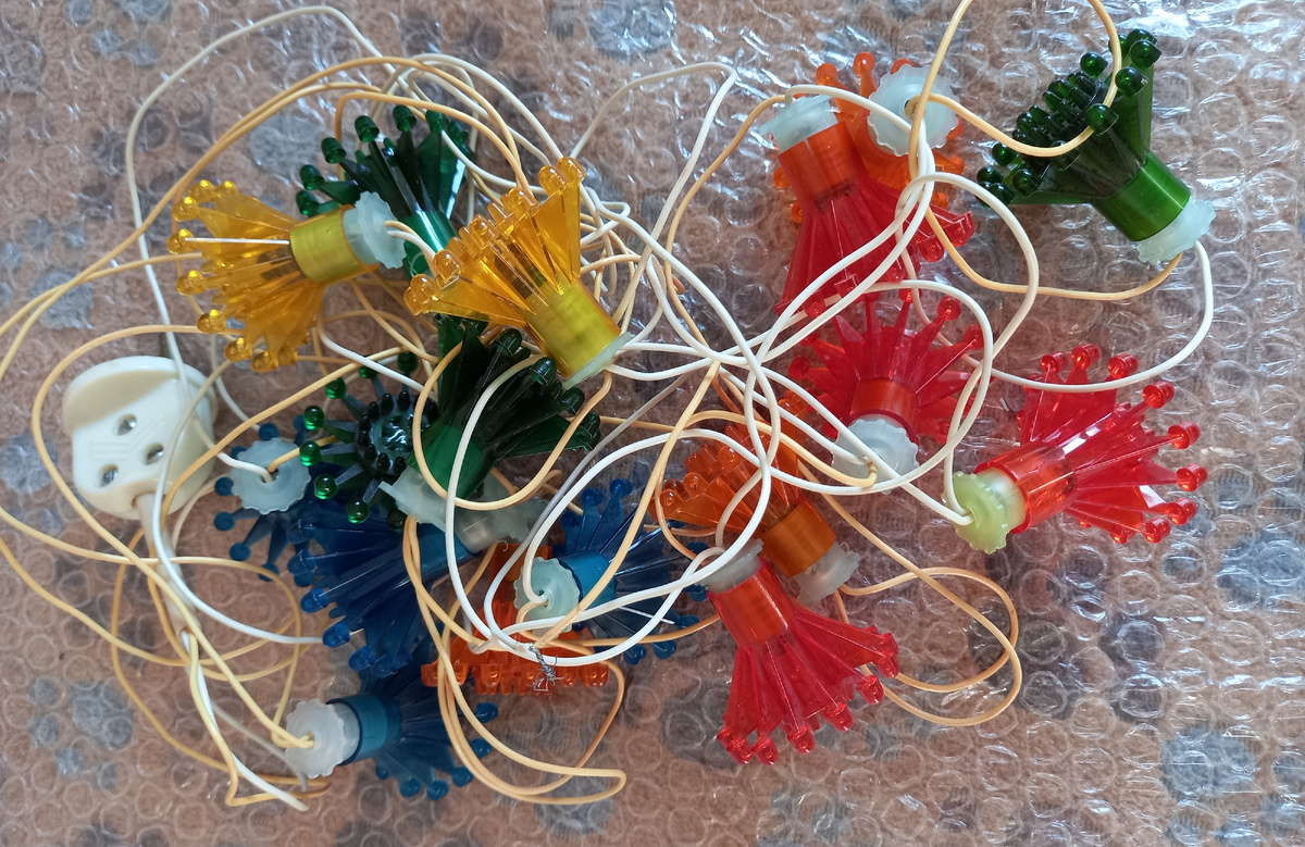 Фото автора. После снижения цены до 400 рублей гирлянду купили.