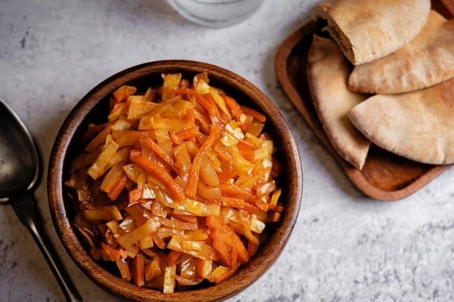    Тушеная капуста без мяса на сковороде