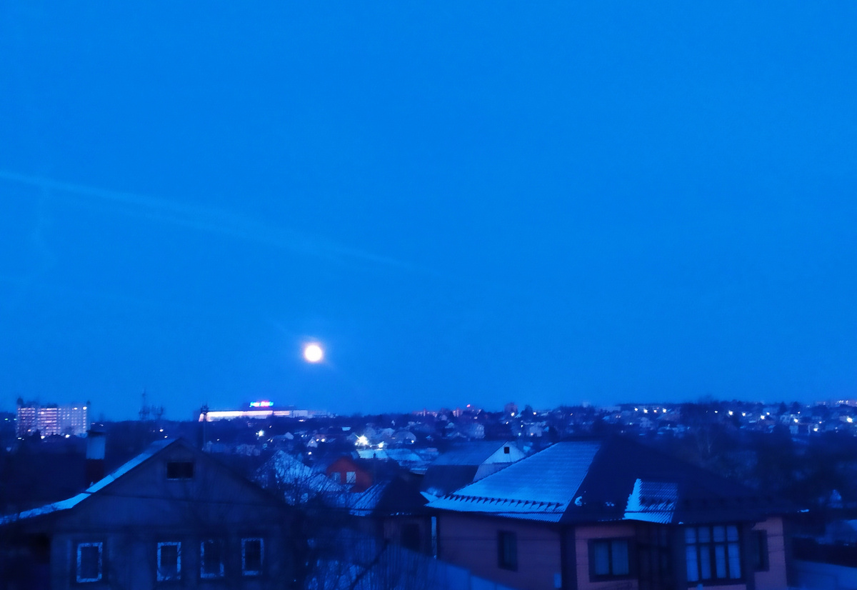 Луна восходит над Курском