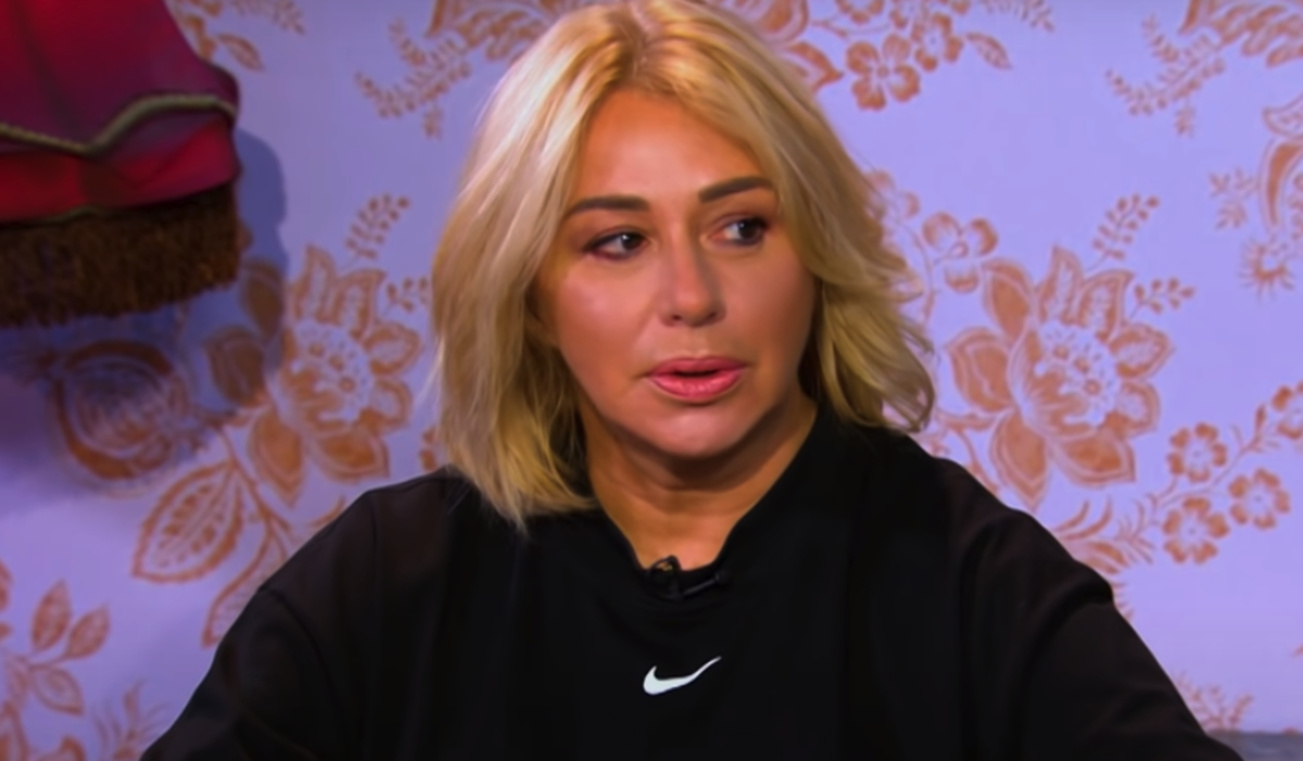    Алена Апина. Кадр: YouTube-канал "Gazgolder"