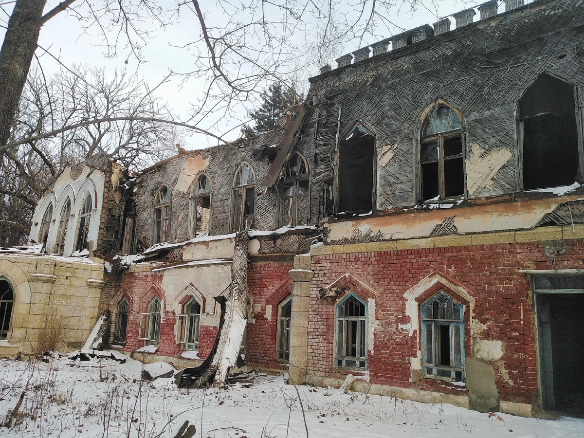 Усадьба (фасадная часть здания) 