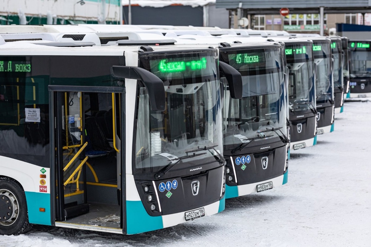    В Сургуте на рейсы вышли новые брендированные автобусы