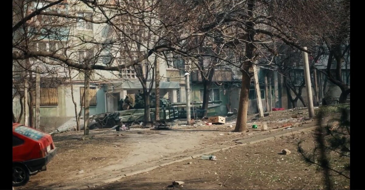    Кадр из трейлера фильма "У края бездны" (2024, режиссёры Максим Фадеев и Сергей Белоус) // Скриншот страницы сайта kion.ru