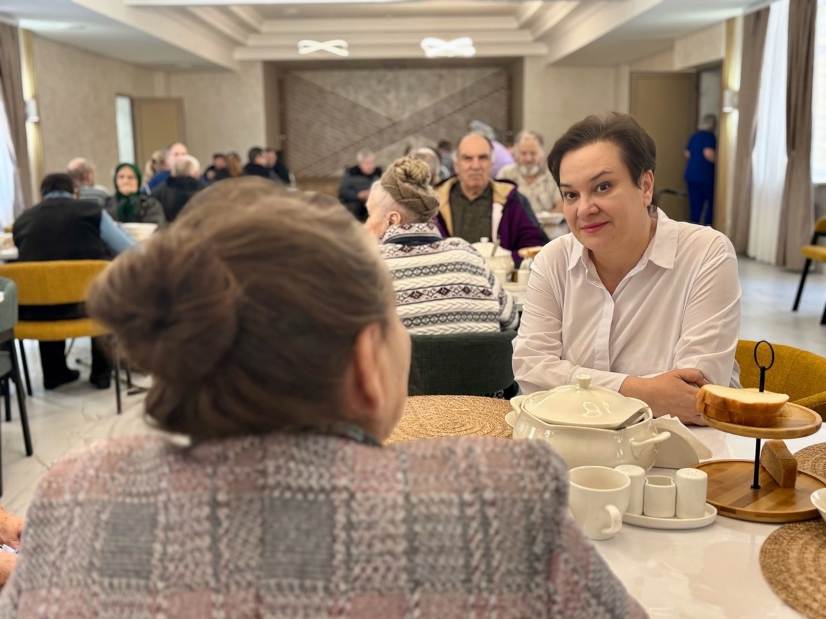    Врио министра соцобеспечения, материнства и детства Курской области посетила дом социального обслуживания