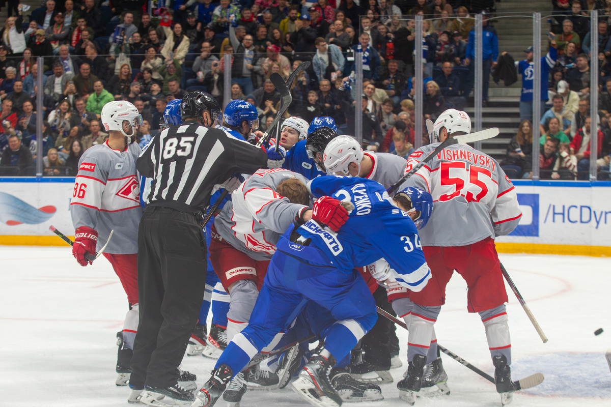 «Красно-Белая Волна». Фото: Денис Мжельский / Текст: Анар Каханова
