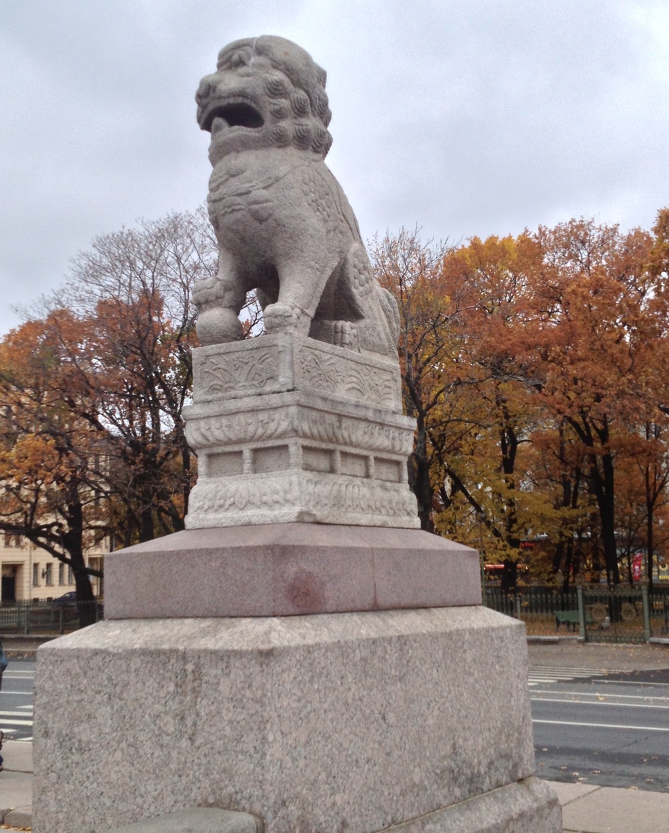 Нас провожают Ши-Цза на Петровской набережной. 13.10.2013 года. Здесь и далее фото и видео автора и(или) из личного архива автора, если не указано иначе.