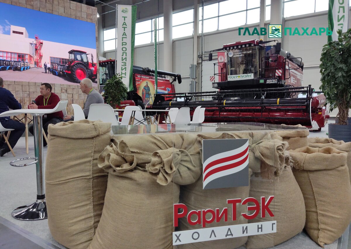 Первый газомоторный комбайн КЗК-12А-1 от «Брянсксельмаша» и АО «РариТЭК Холдинг», работающий на СПГ (источник фото: © Николай Гуцаленко / Glavpahar.ru)