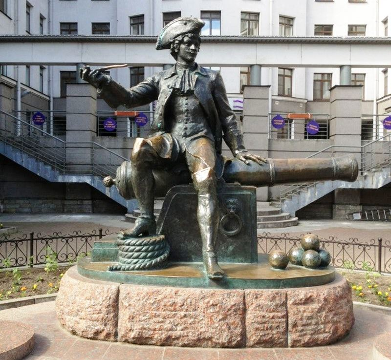 Памятник, мемориал «Канонир Василий Корчмин» по адресу Санкт-Петербург, 6-я линия Васильевского острова, метро «Василеостровская».
