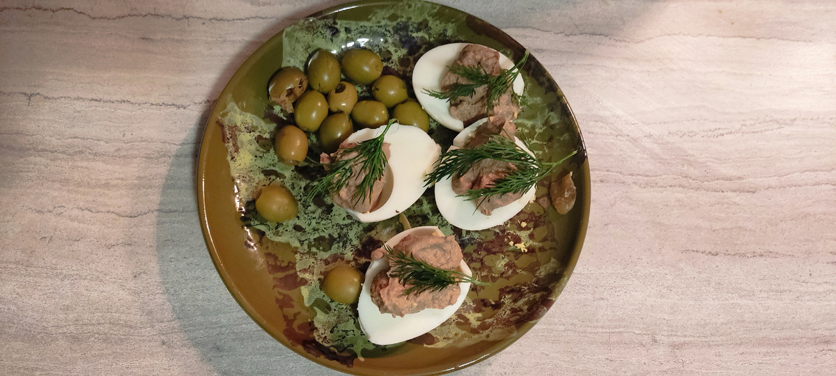 Оливки, как всегда, кстати. 