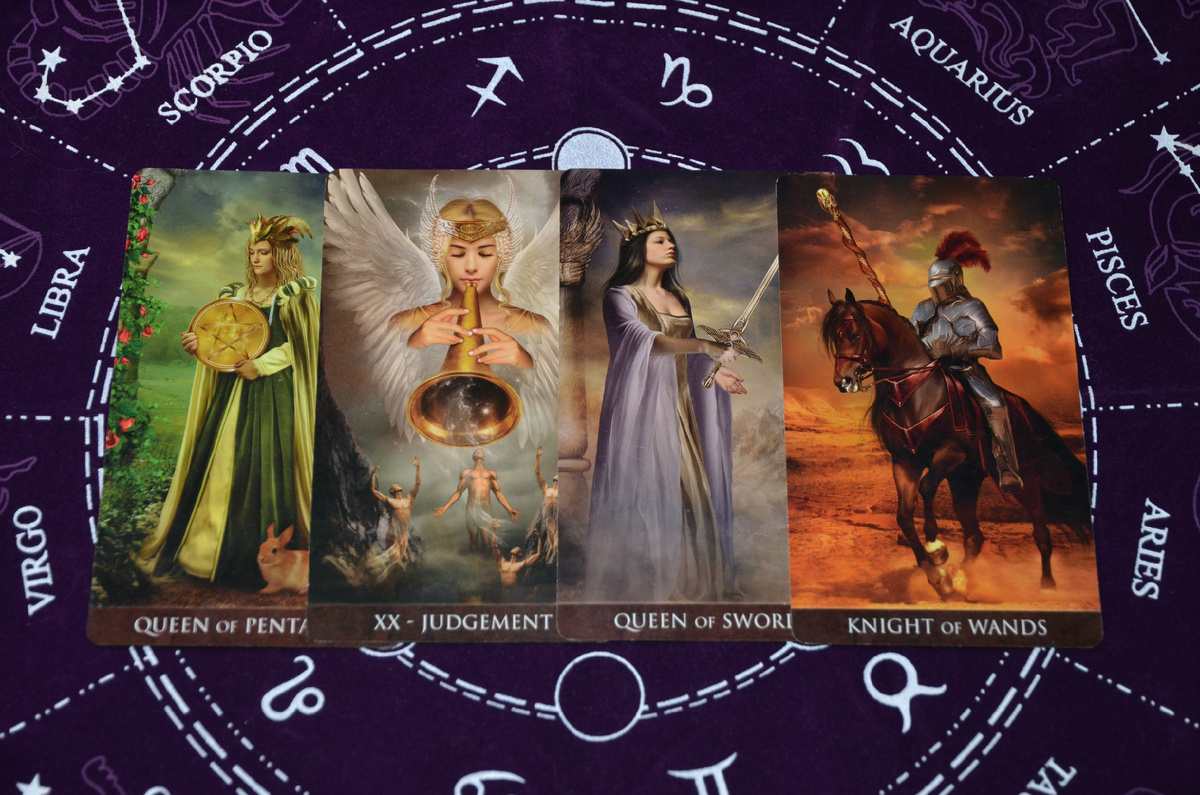 Общий Таро расклад без вариантов: "Что происходит между нами, к чему все идет?"