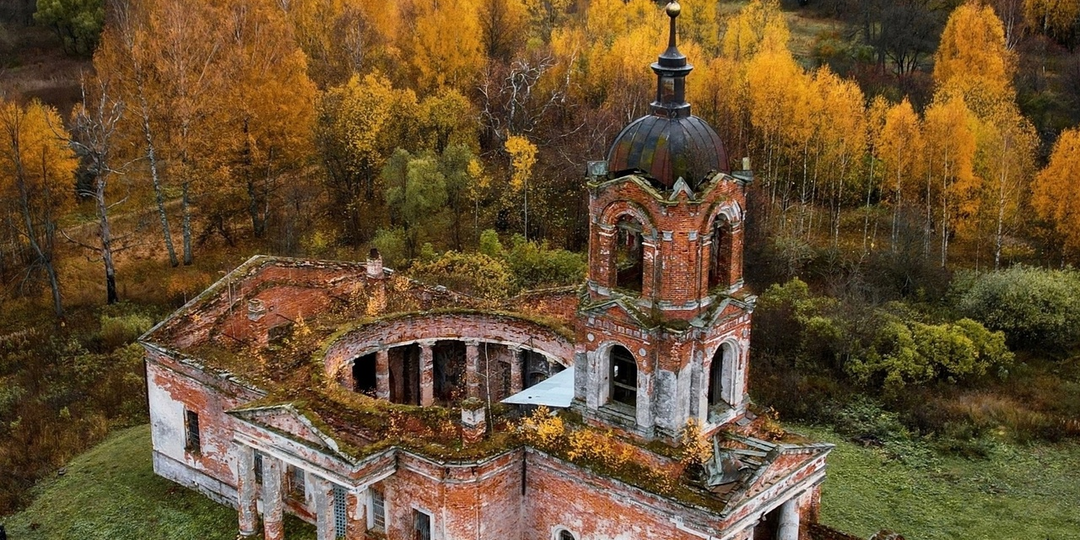 Заброшенный храм с колонным залом в Тверской губернии