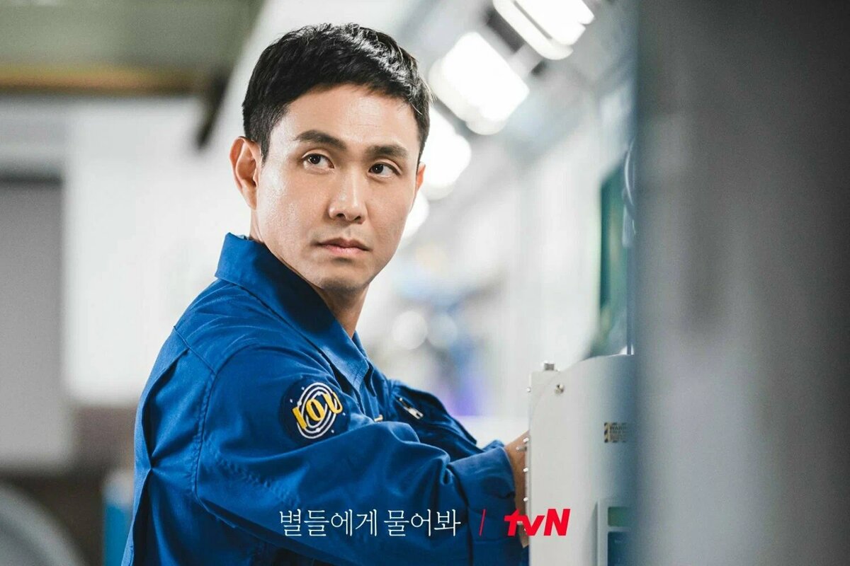    Кадр из дорамы «Спроси у звёзд»Кинопоиск