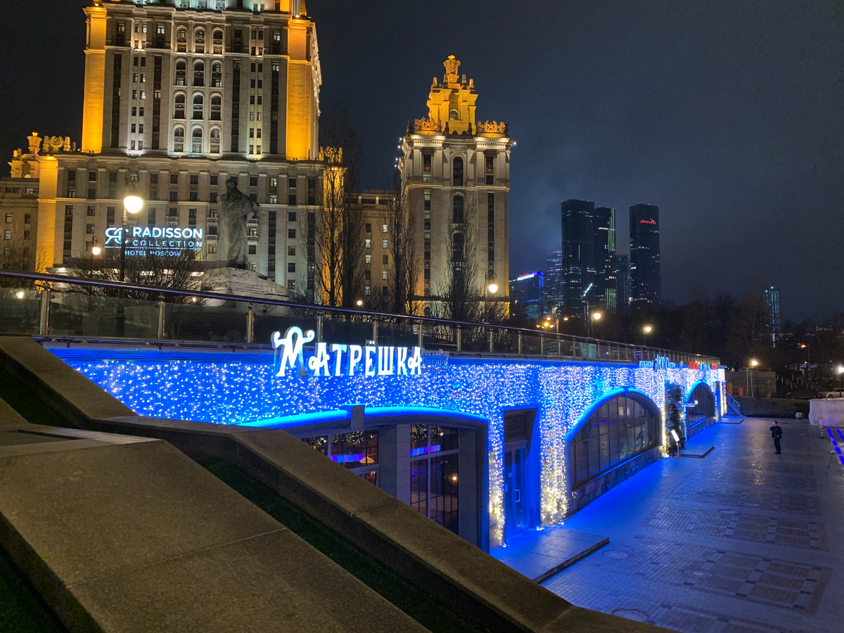 Фасад ресторана "Матрешка"