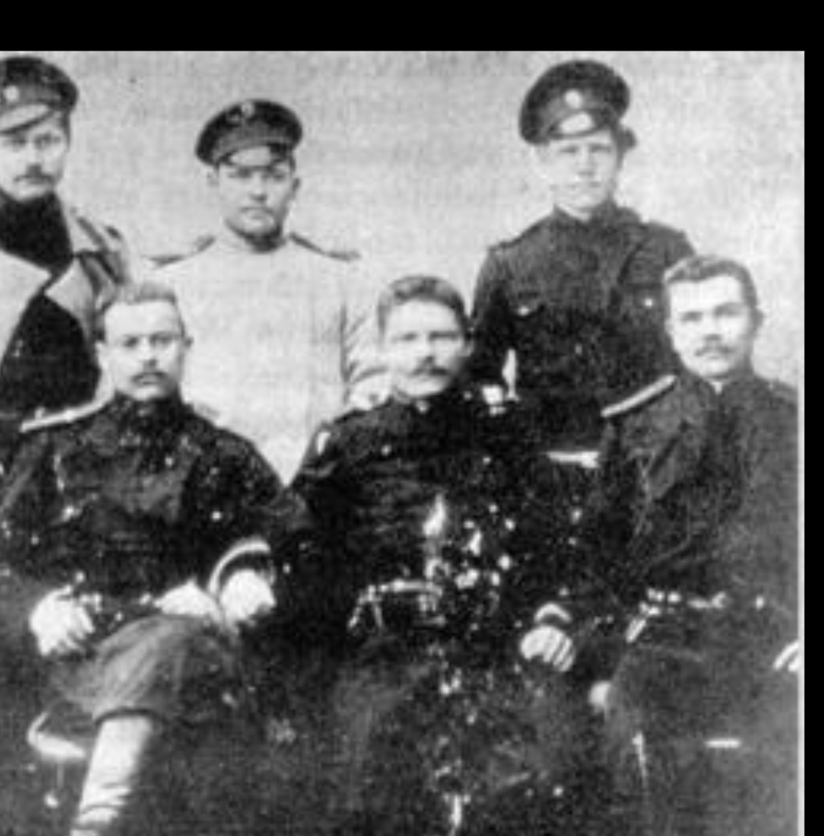 Нижний ряд; В центре - Фёдор Васильевич. Справа от него - Прохор Васильевич Шивцовы. 