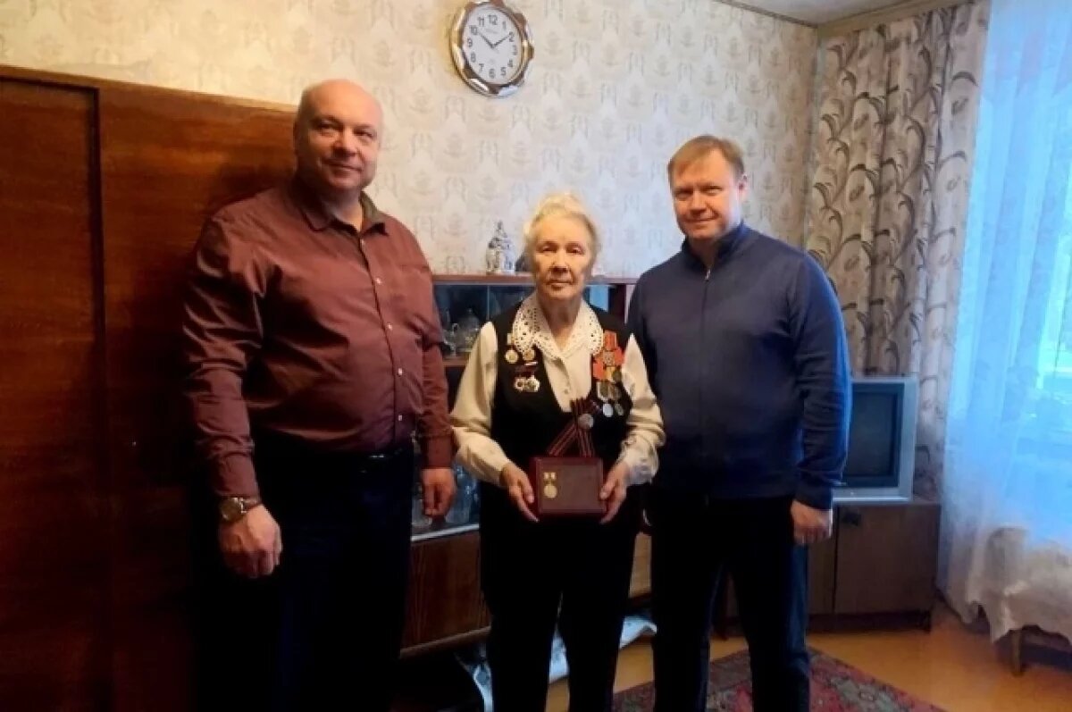    Рязанским ветеранам вручили медали «Рязань — город трудовой доблести»