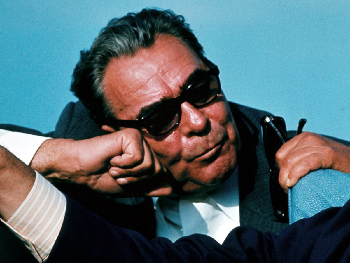 Леонид Брежнев. Что-то киногеройское есть у него на этой фотографии. Примерно такое же воспоминание у сегодняшних 50-70 летних о временах застоя...