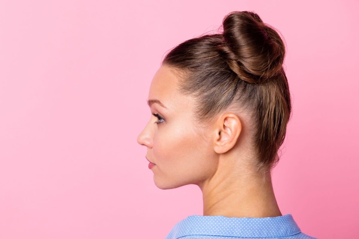     Бохо-пучок и узел невесты: 5 простых стильных укладок для коротких и средних волос