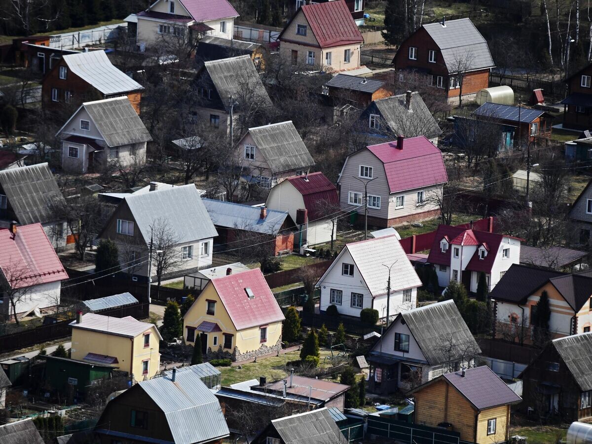    Частные дома в Московской области© РИА Новости / Илья Питалев