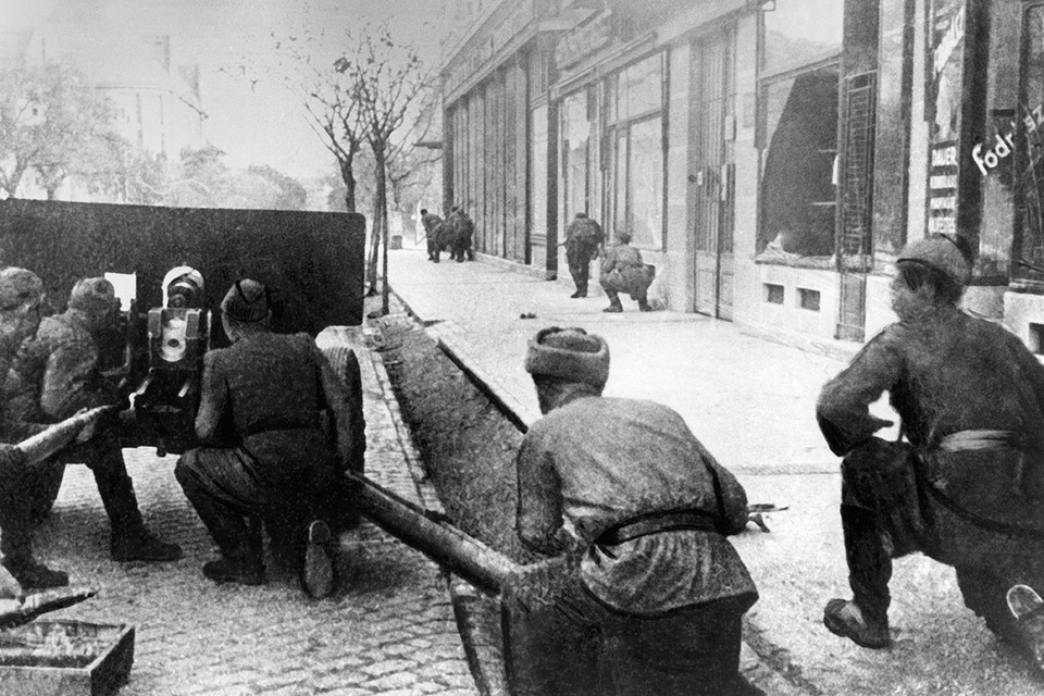    Бои за Будапешт были ожесточенными и долгими Фото: Израиль Озерский/ТАСС